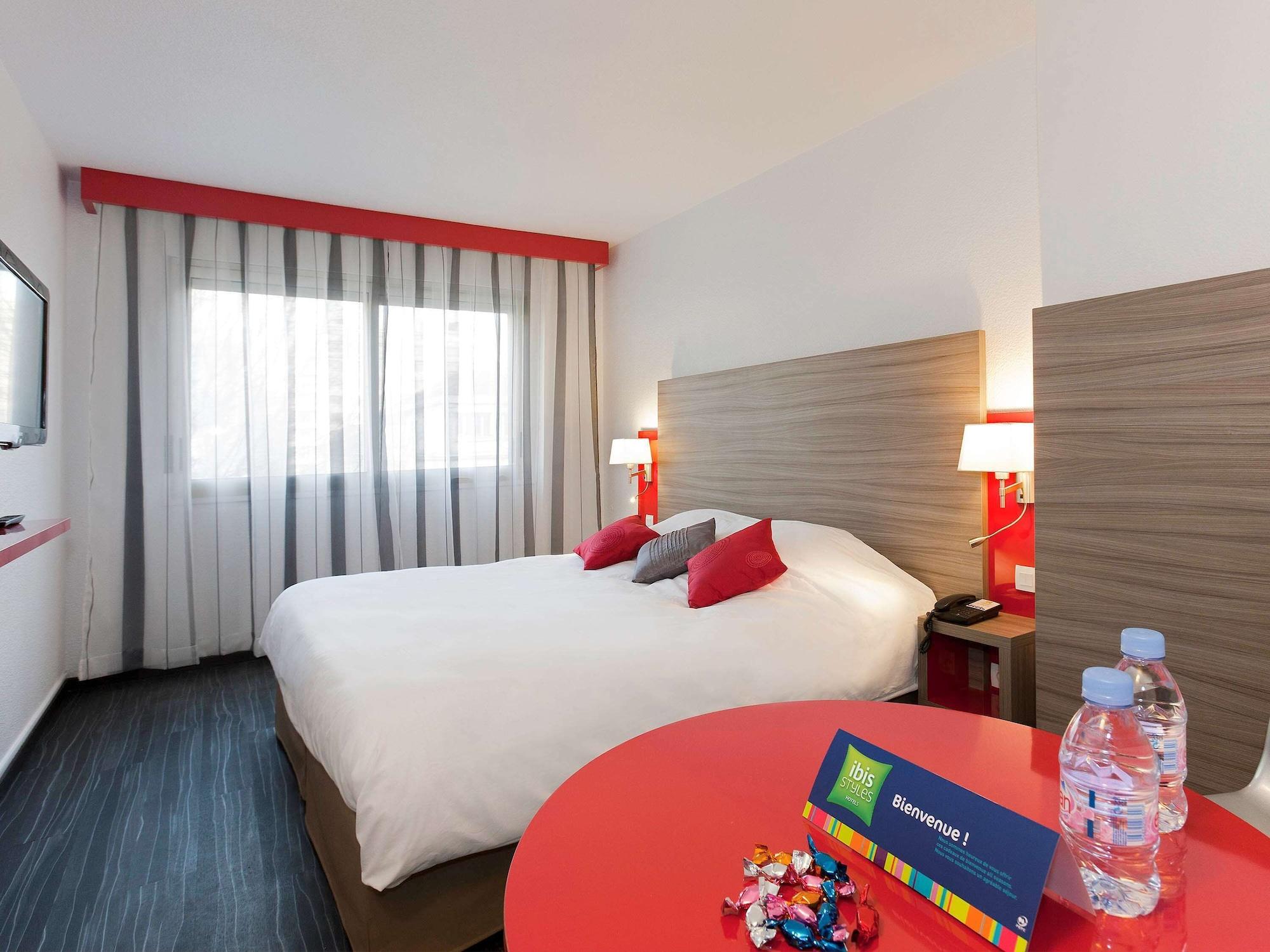 Отель Ibis Styles Grenoble Centre Gare Экстерьер фото